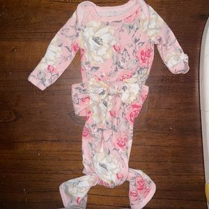 One piece outfit with a bow